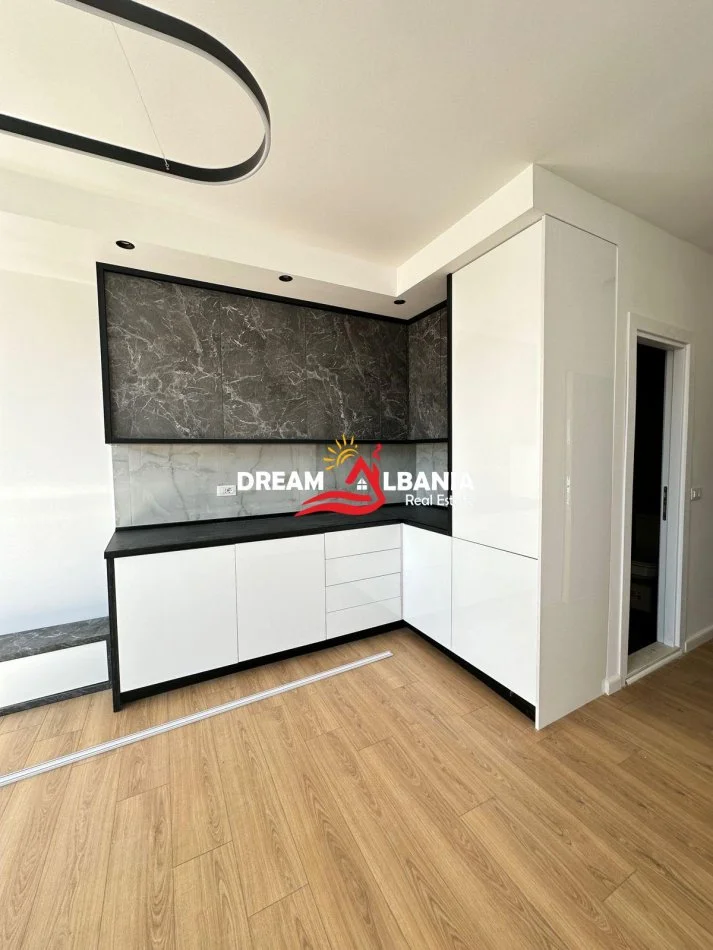 Tirane, shitet garsonier Kati 4, 35 m² 81.000 € (prane Komunes se Parisit)