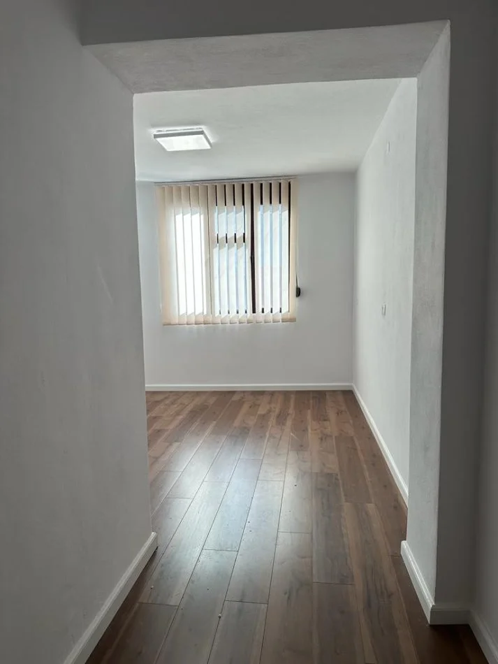 Jepet me qera ambient biznes, Durrës