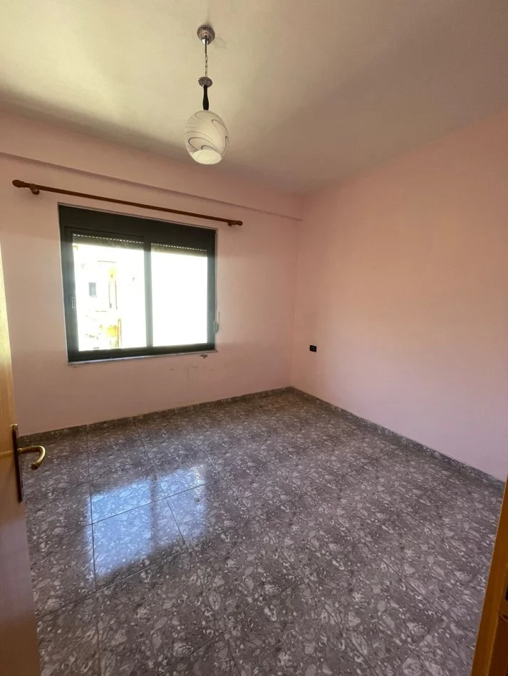 Apartament 2+1+2 per shitje ne Golem