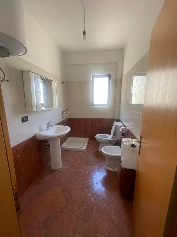 Apartament 2+1+2 per shitje ne Golem
