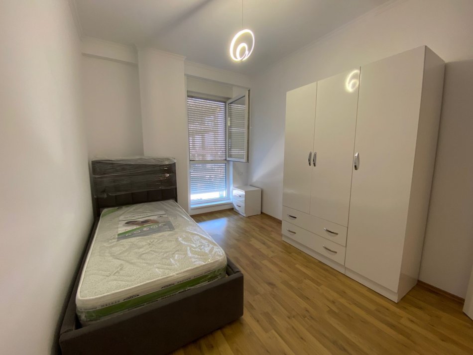 Tirane, jap me qera apartament 2+1+Ballkon, Kati 5, 77 m² 550 € (Siri Kodra)