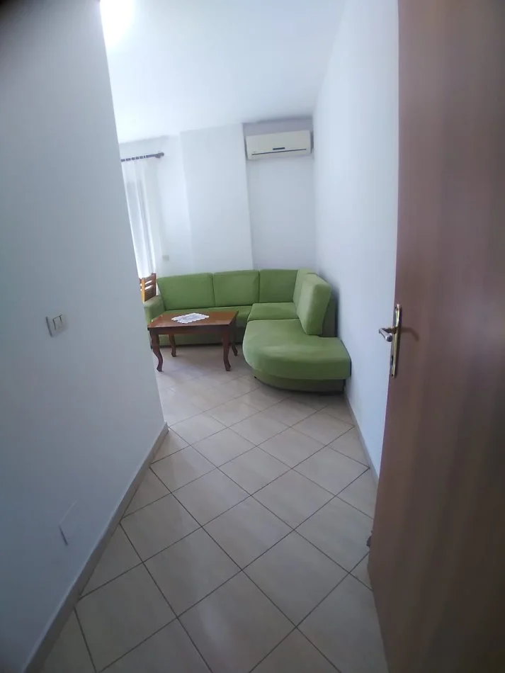 Tirane, jepet me qera apartament 2+1+Ballkon Kati 3, 85 m² 500 € (Rr e Dibres)