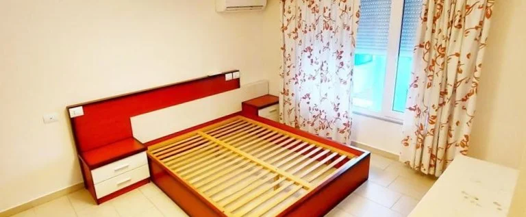 Tirane, jepet me qera apartament 2+1+Ballkon Kati 5, 120 m² 500 € (bill klinton)