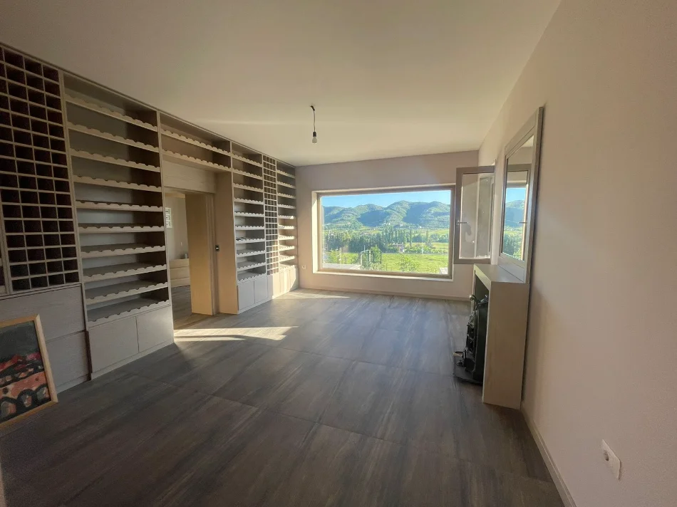 SHITET SHTEPI +TOKE NE VISHAJ  315.000 €