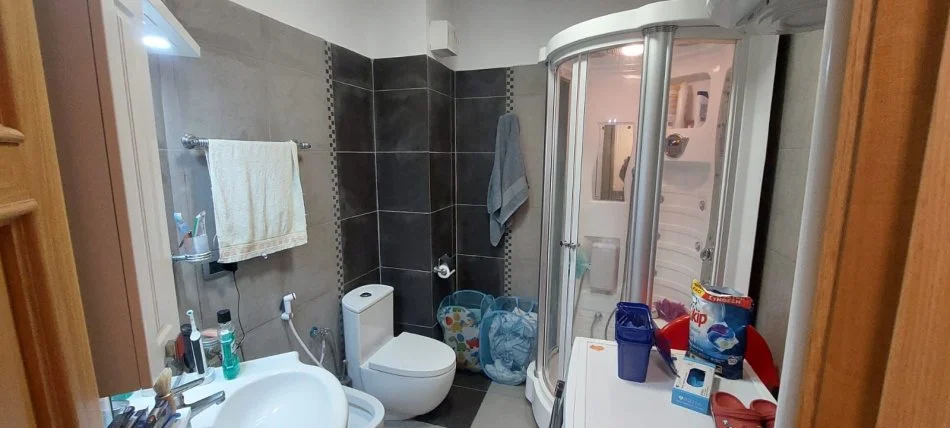 Tirane, shitet apartament 2+1, Kati 3, 152 m² 205,000 € 