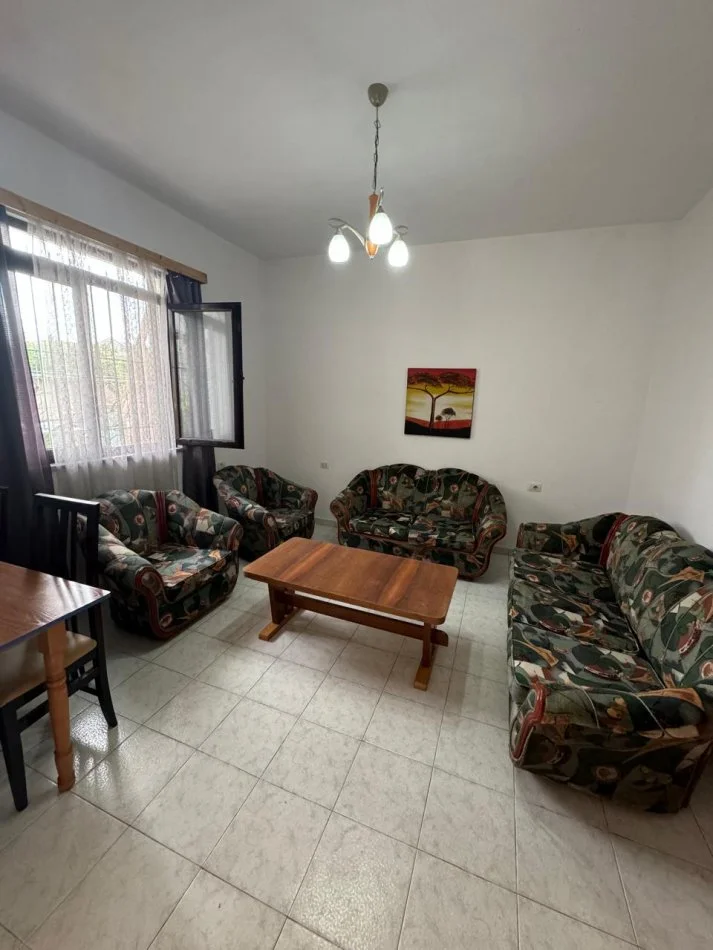 Tirane, jepet me qera apartament 1+1, Kati 1, 84 m² 330 € (Rruga Ali Pash Tepelena)