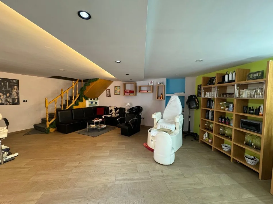 Tirane, shitet ambjent biznesi , , 70 m² 220,000 € (zonën e Astirit, pranë Jata Market)