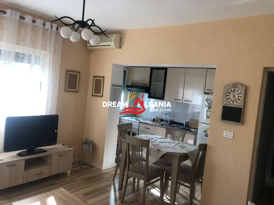 Tirane, jepet me qera apartament 1+1 Kati 4, 400 € 