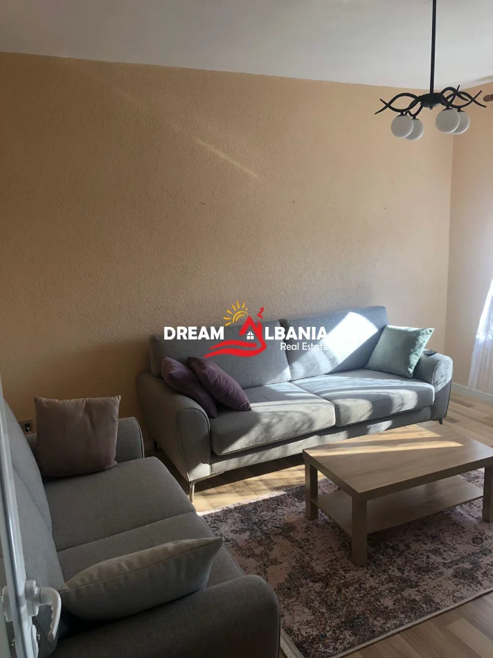 Tirane, jepet me qera apartament 1+1 Kati 4, 400 € 