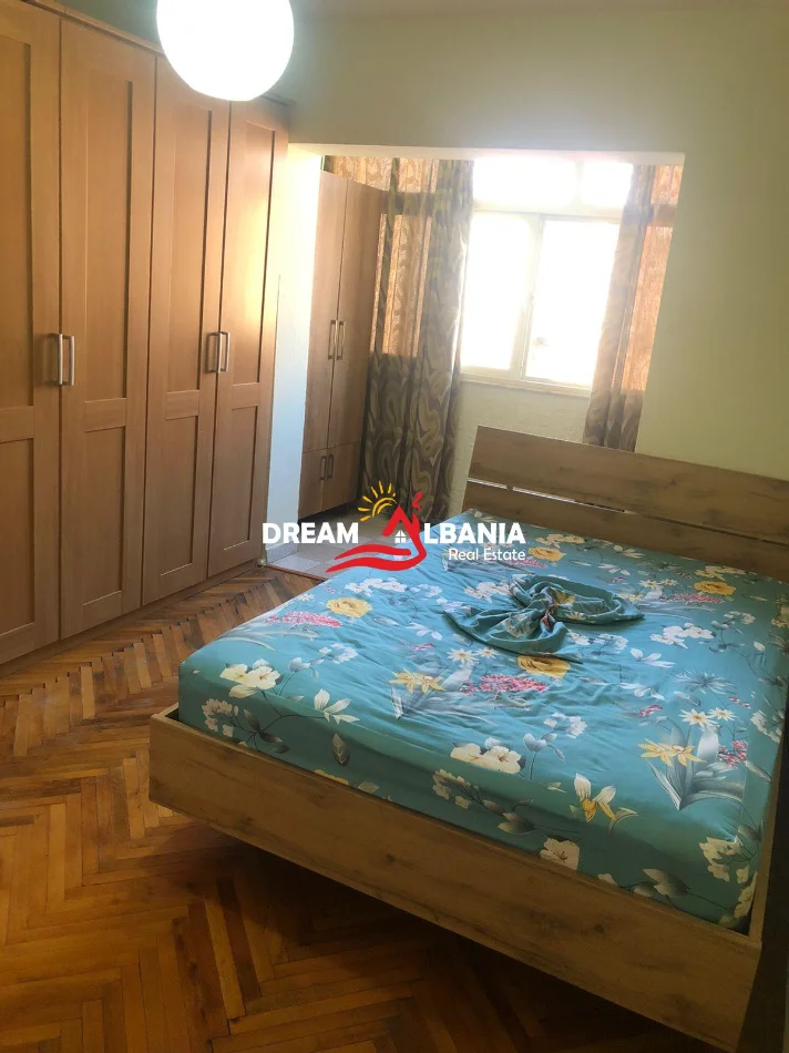Tirane, jepet me qera apartament 1+1 Kati 4, 400 € 