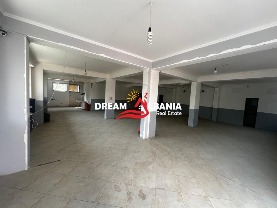 Tirane, jepet me qera magazine Kati 1, 135 m² 400 € (Ali Demi)
