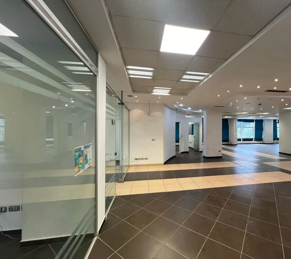 Tirane, jap me qera ambjent biznesi , Kati 1, 419 m² 4,500 € (MINISTRIA E JASHTME)