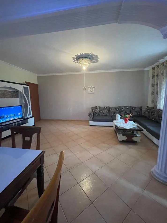 Tirane, jepet me qera apartament 2+1+Ballkon, Kati 6, 100 m² 500 € (Rruga e Kavajes)