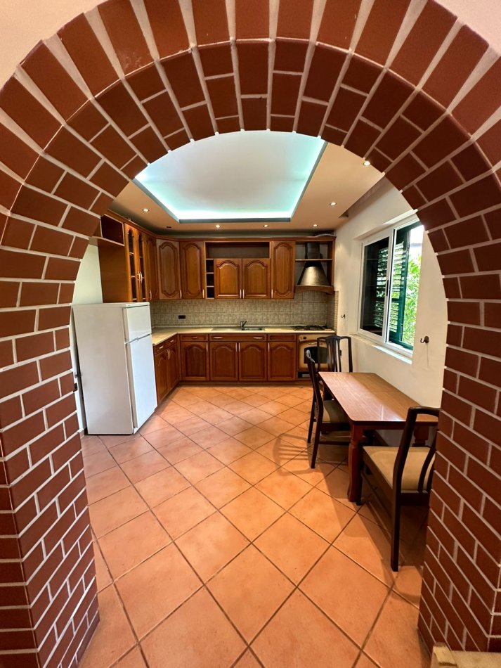 Tirane, shitet Vile 3 Katshe, Kati 3, 410 m² 650,000 € (Selite)
