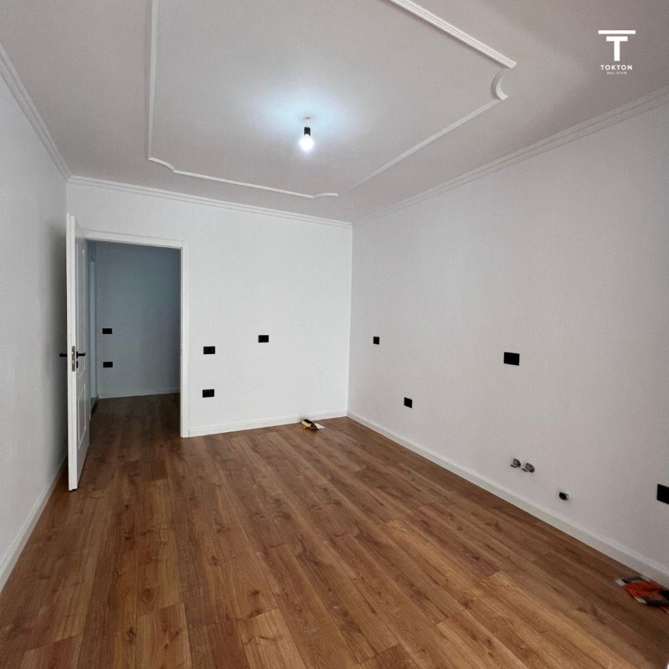 Tirane, shitet apartament 2+1+Ballkon,Kati 2 ,101 m² 240,000 € (Stadiumi Dinamo) TT 734
