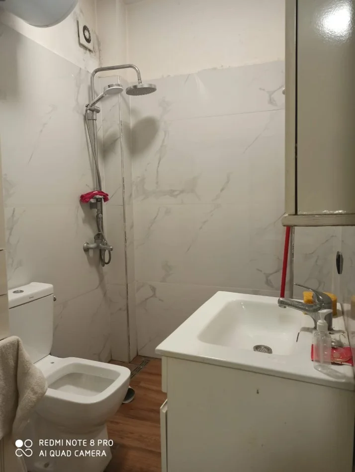 Ambient me qera 5 minuta nga sheshi Skenderbe