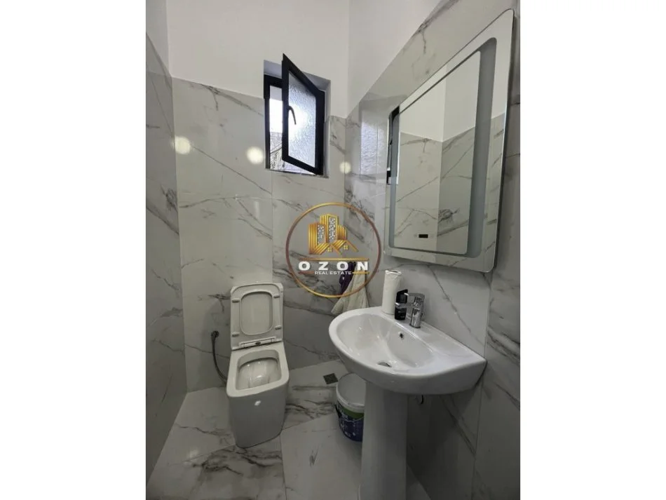 Ambjent Biznesi për Qira ose Shitje në Bllok, Tiranë - 2500€!