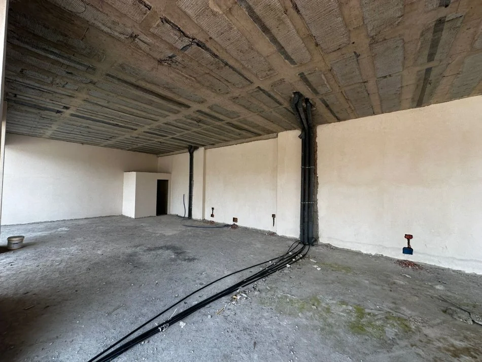 Tirane, jepet me qera ambjent biznesi , , 175 m² 2,500 € (Ish Parku)