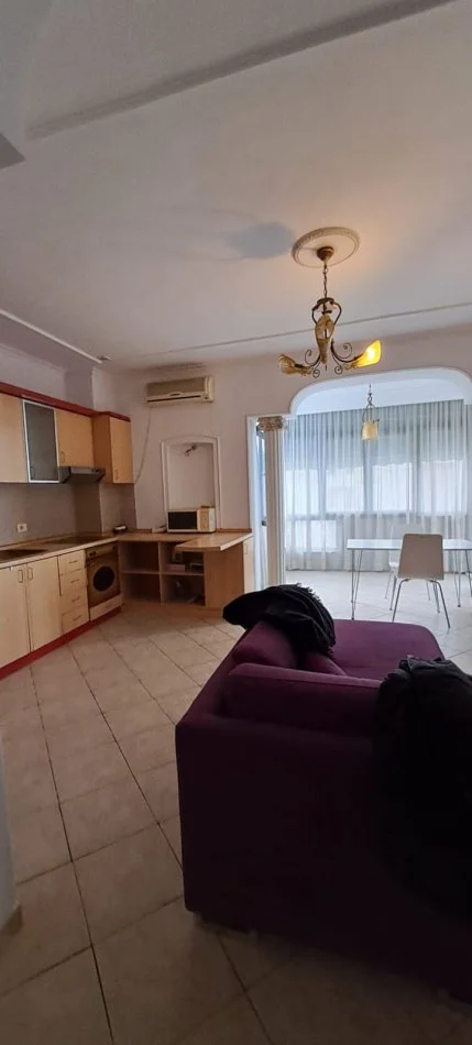 Tirane, jepet me qera apartament 2+1+Ballkon, Kati 8, 95 m² 650 € (Rruga Kavajes)