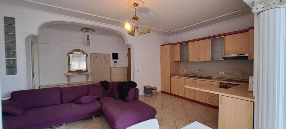 Tirane, jepet me qera apartament 2+1+Ballkon, Kati 8, 95 m² 650 € (Rruga Kavajes)