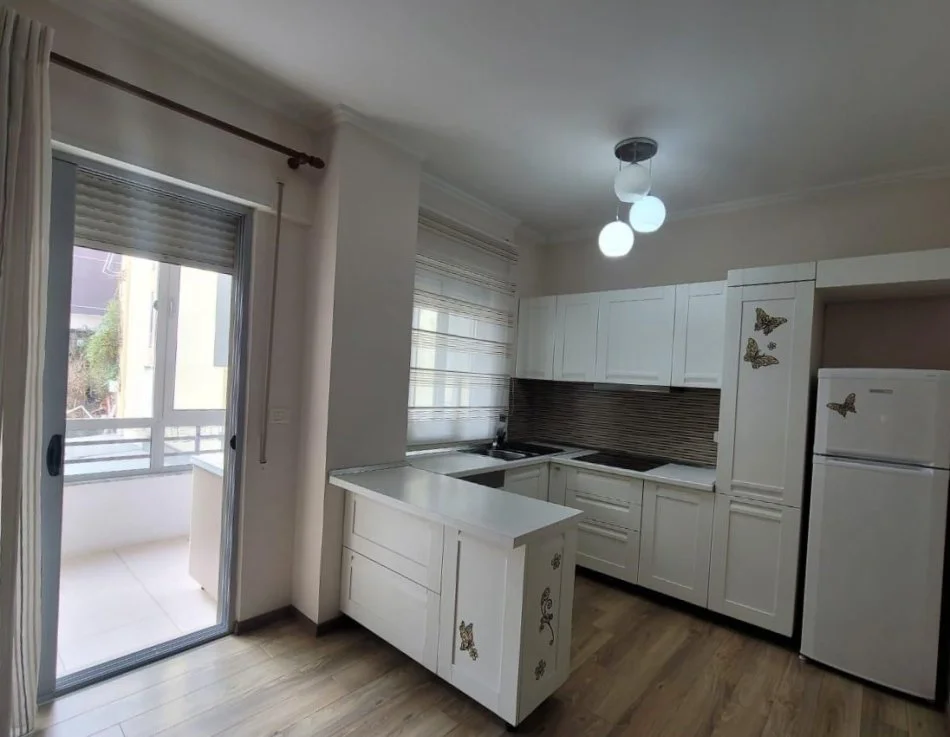 Tirane, shitet 2+1+Ballkon, Kati 4, 100 m² 187,000 € (kopeshti botanik)