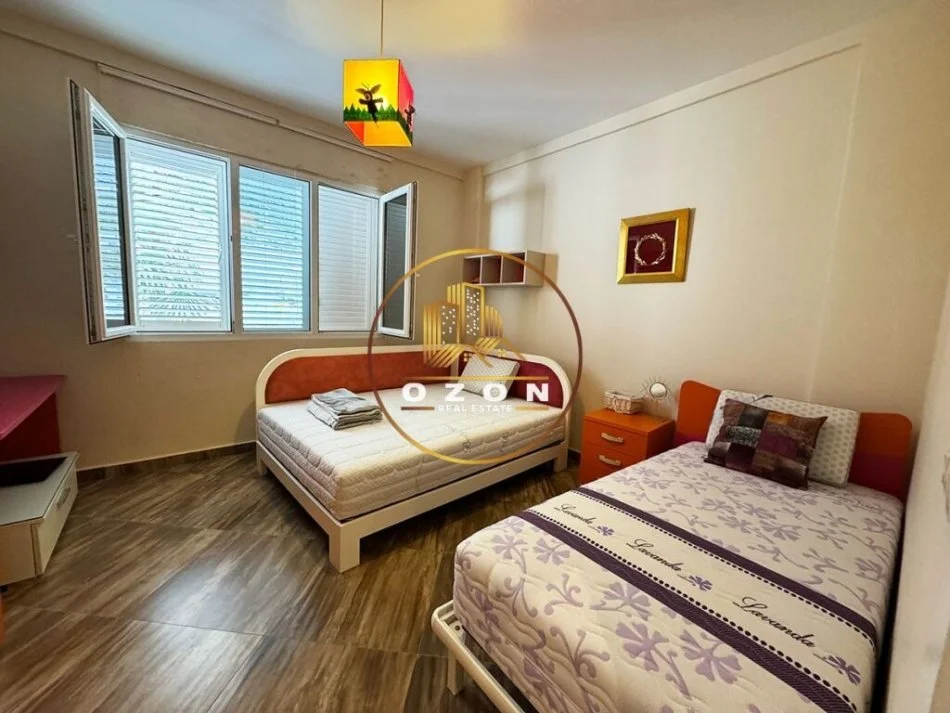 Vilë Elegante 3-Katëshe në Shitje tek Kompleksi Lura 1!