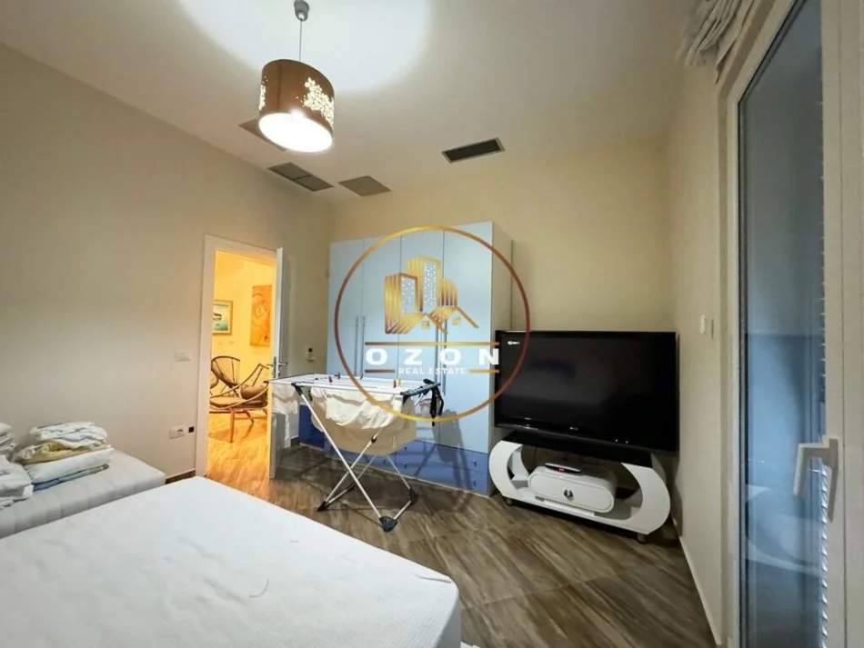 Vilë Elegante 3-Katëshe në Shitje tek Kompleksi Lura 1!