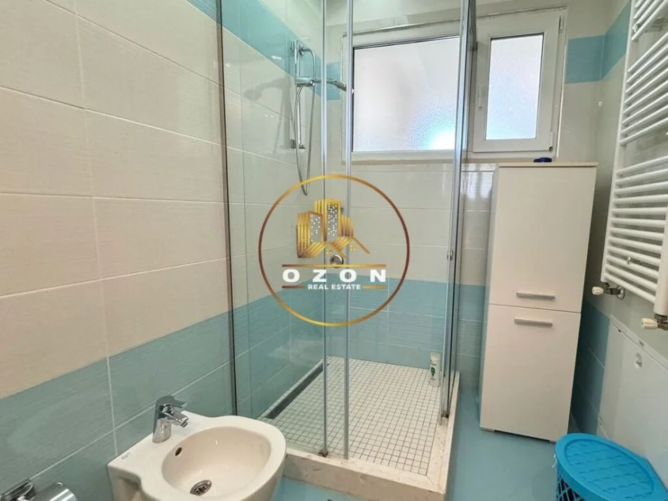 Vilë Elegante 3-Katëshe në Shitje tek Kompleksi Lura 1!