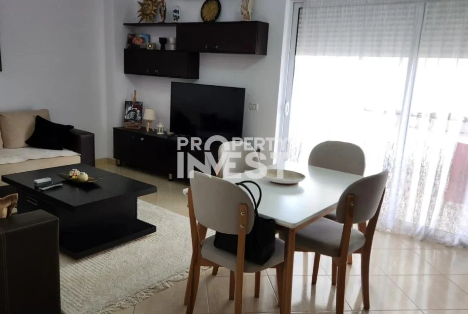 Tirane, jepet me qera apartament 1+1 Kati 3, 70 m² 350 € (TE FRESKU)