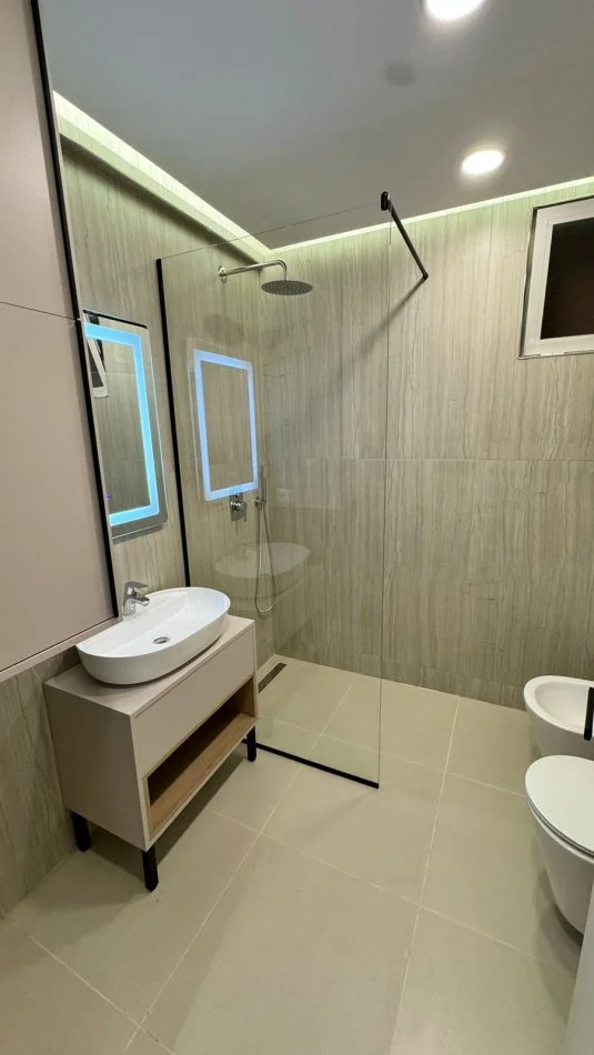 Tirane, shes apartament 1+1+Ballkon Kati 3, 64 m² 162.000 € (Frederik Shiroka)