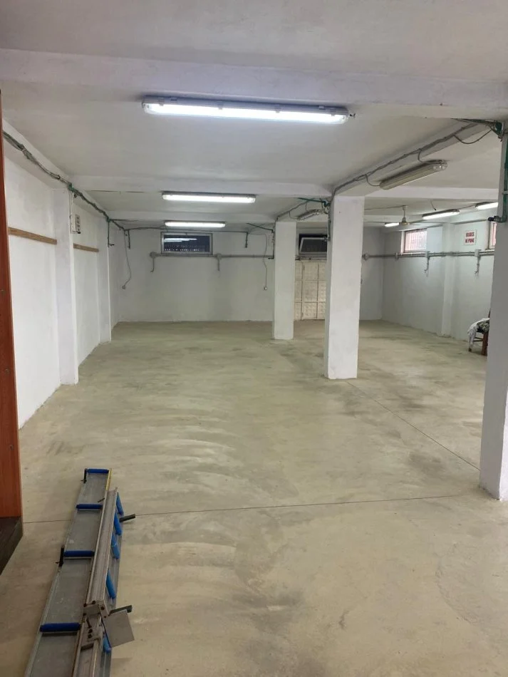 Tirane, jepet me qera ambjent biznesi , Kati 1, 300 m² 1,000 € (Laprake)