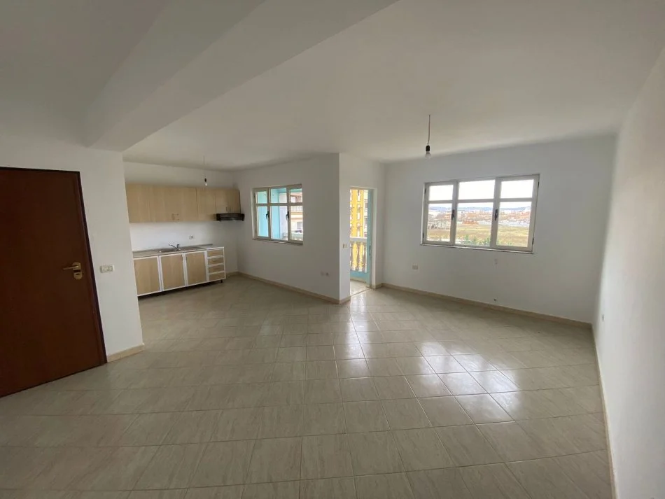 Shqiperi, jepet me qera apartament 2+1, Kati 5, 94 m² 280 € (TERMINALI)