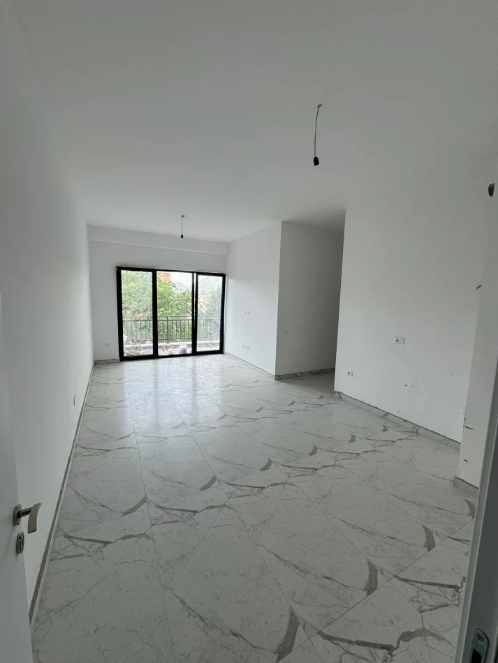 Tirane, jepet me qera apartament 3+1+Aneks+Ballkon Kati 1, 124 m² 600 € (Rruga e Dibres)