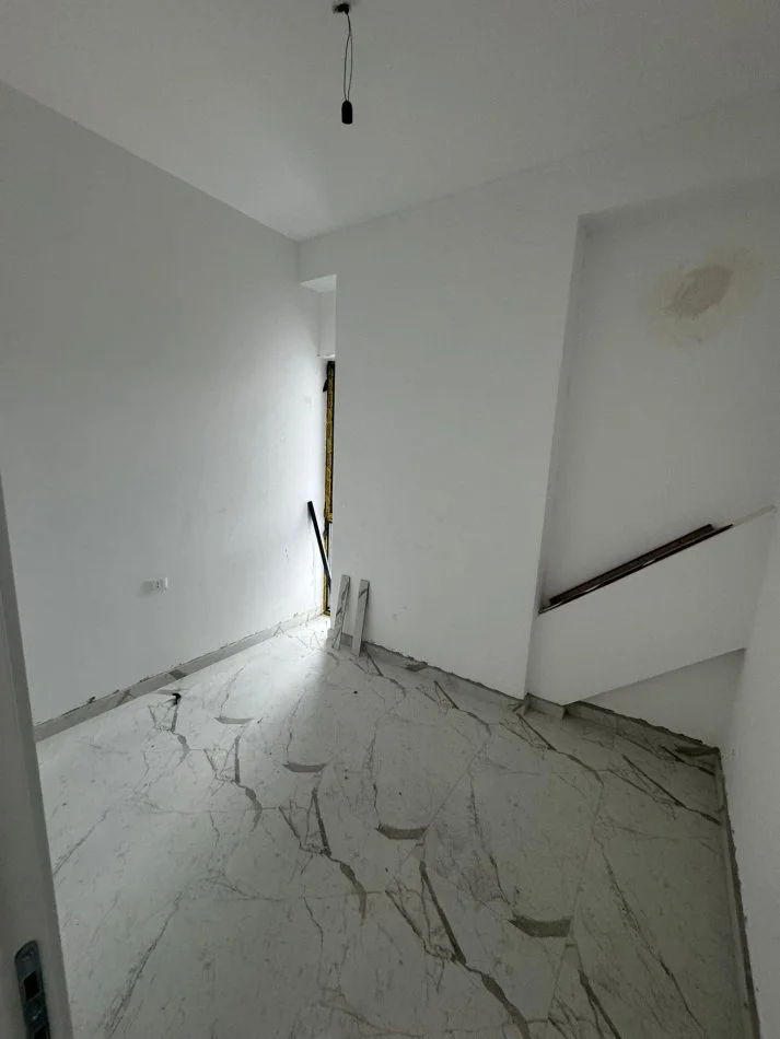 Tirane, jepet me qera apartament 3+1+Aneks+Ballkon Kati 1, 124 m² 600 € (Rruga e Dibres)