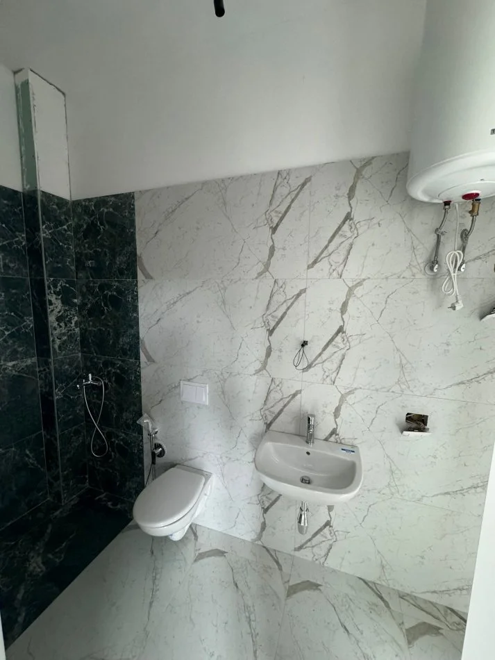 Tirane, jepet me qera apartament 3+1+Aneks+Ballkon Kati 1, 124 m² 600 € (Rruga e Dibres)