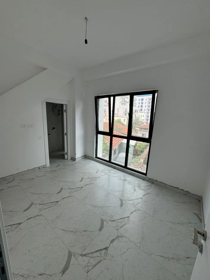 Tirane, jepet me qera apartament 3+1+Aneks+Ballkon Kati 1, 124 m² 600 € (Rruga e Dibres)