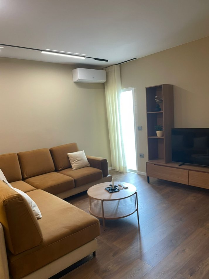 Tirane, jepet me qera apartament 2+1, Kati 3, 87 m² 900 € (komuna parisit)