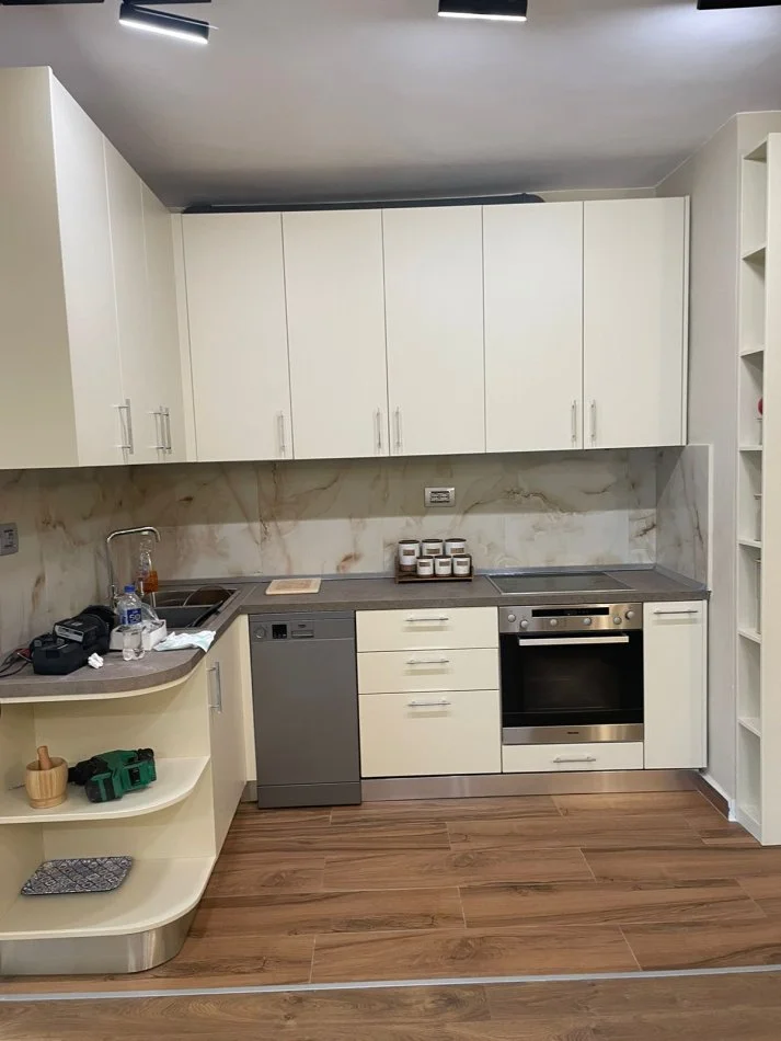 Tirane, jepet me qera apartament 2+1, Kati 3, 87 m² 900 € (komuna parisit)