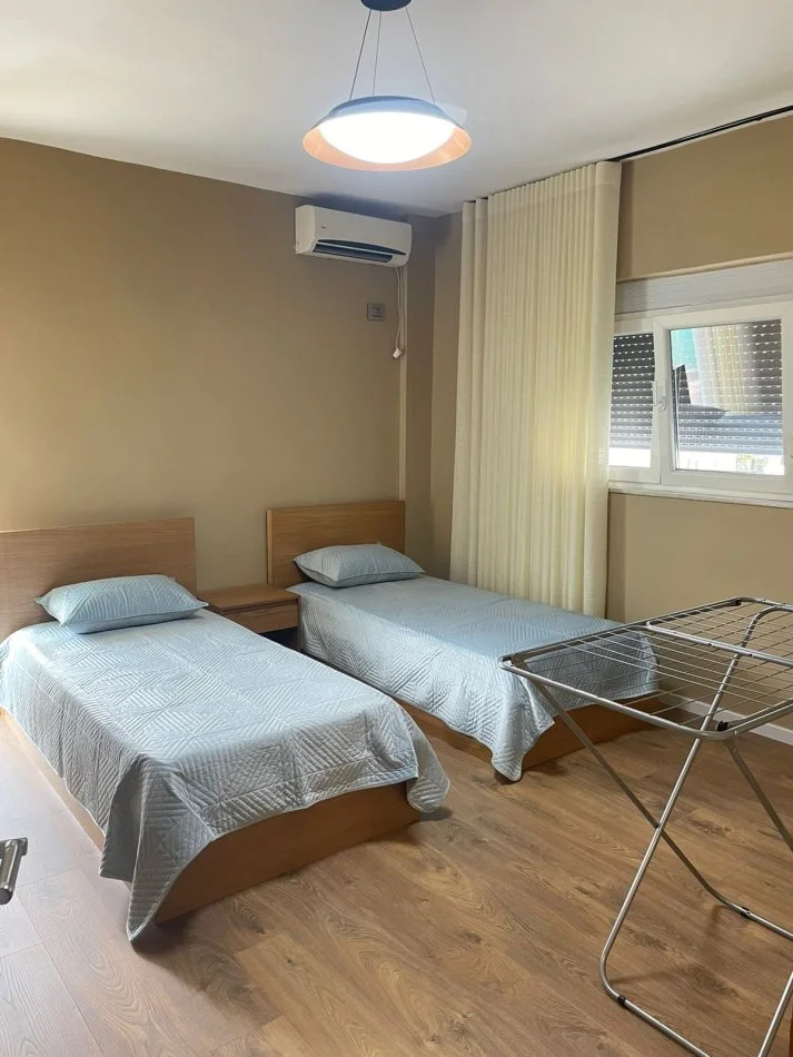 Tirane, jepet me qera apartament 2+1, Kati 3, 87 m² 900 € (komuna parisit)