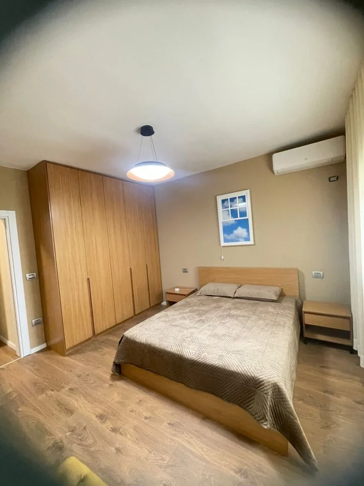 Tirane, jepet me qera apartament 2+1, Kati 3, 87 m² 900 € (komuna parisit)