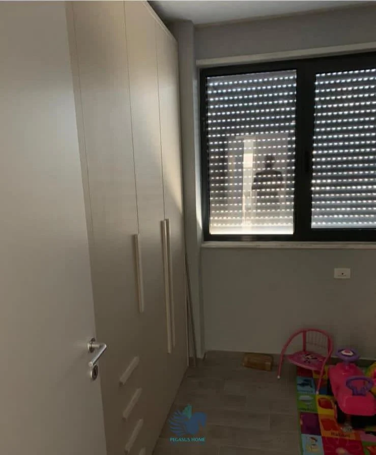 Tek 21 Dhjetori Jepet Me Qera Apartament 2+1 [ID P02126]