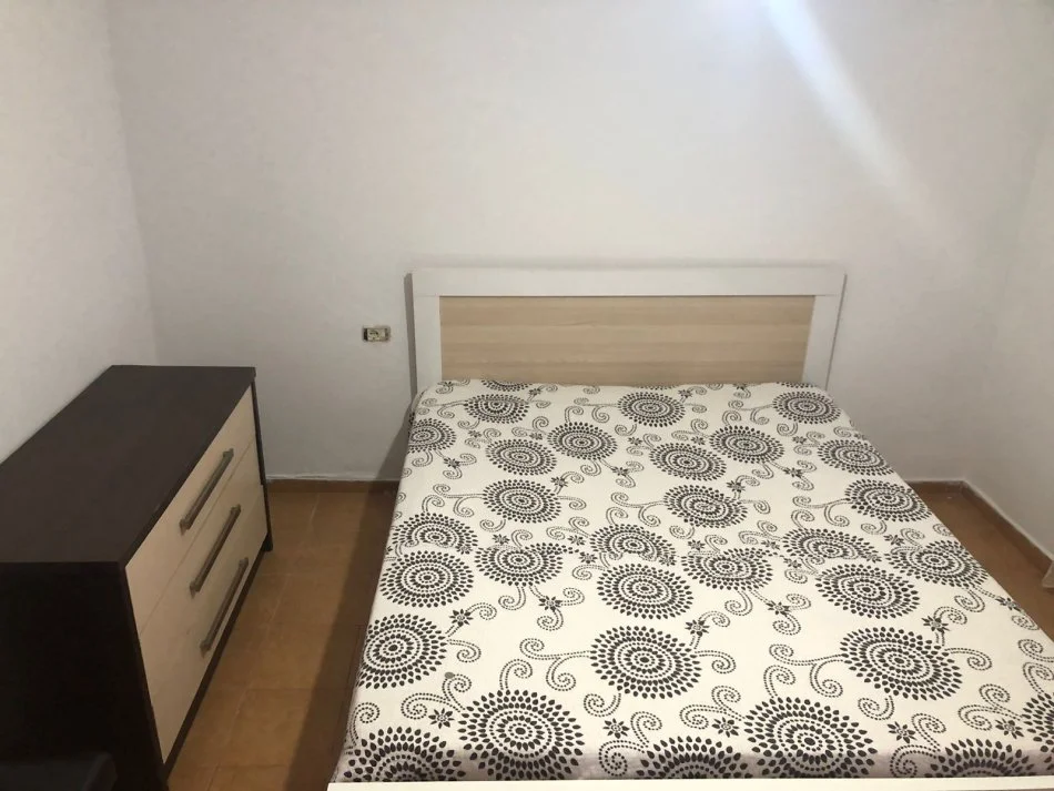 Tirane, jepet me qera apartament 1+1, Kati 1, 70 m² 350 € (Laprake)