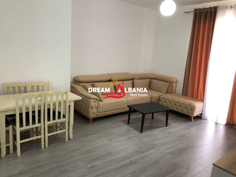 Tirane, jepet me qera apartament 2+1 , 120 m² 500 € 