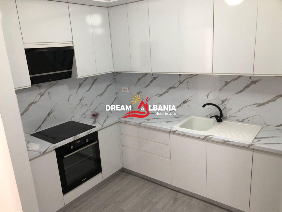 Tirane, jepet me qera apartament 2+1 , 120 m² 500 € 
