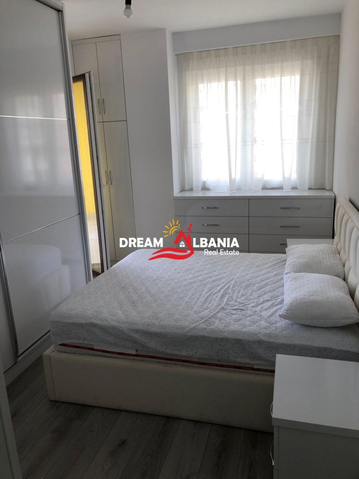 Tirane, jepet me qera apartament 2+1 , 120 m² 500 € 