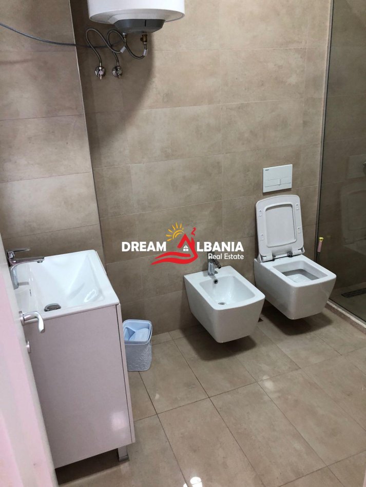 Tirane, jepet me qera apartament 2+1 , 120 m² 500 € 