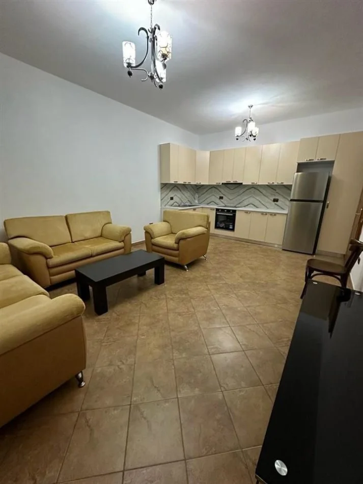 Tirane, jepet me qera apartament 2+1 Kati 1, 120 m² 400 € (Selite