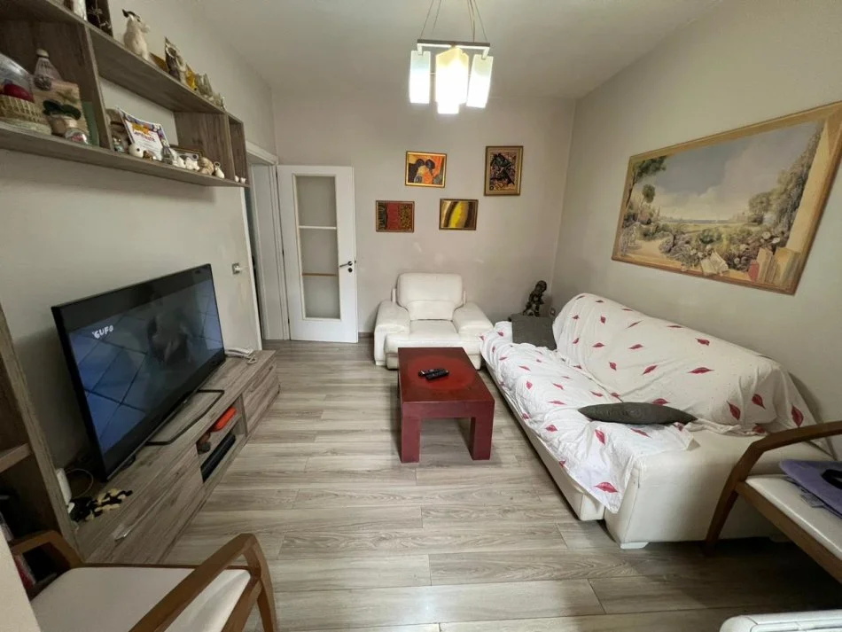 Tirane, shes apartament 2+1 Kati 5, 76 m² 210,000 € (Libri Universitar)