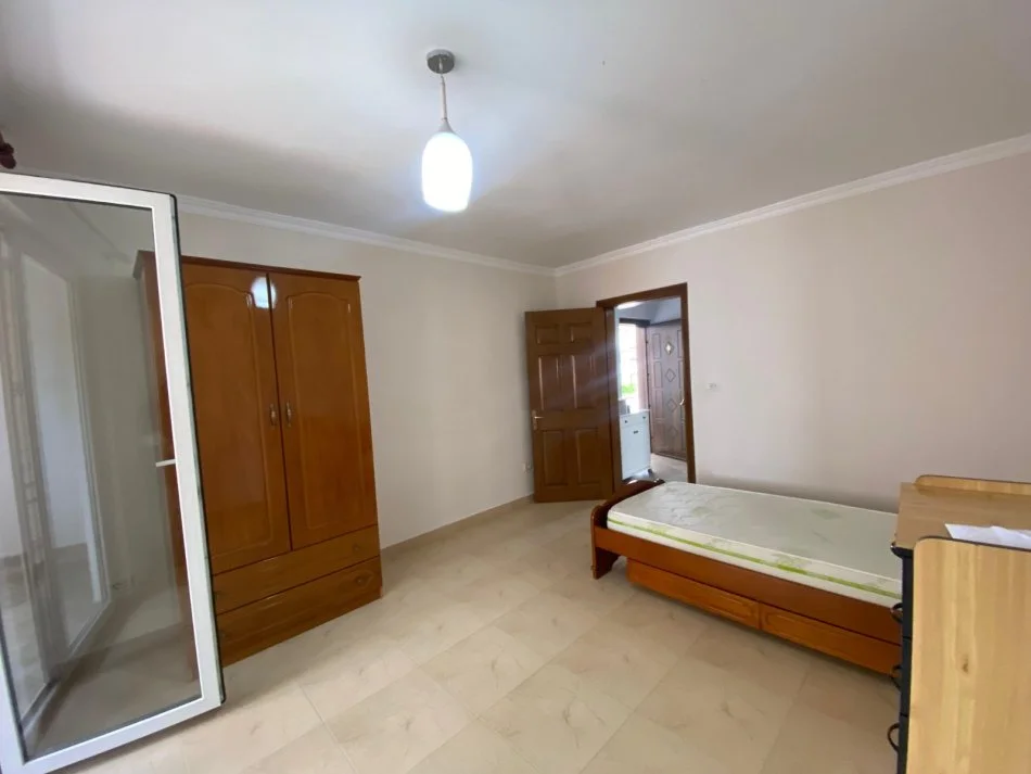 Tirane, shitet apartament 2+1 Kati 5, 81 m² 130,000 € (Rruga Qamil Guranjaku)