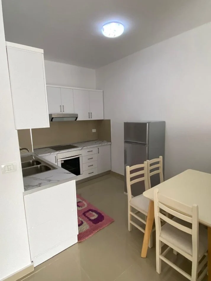 Tirane, jepet me qera apartament 1+1 Kati 8, 72 m² 300 € (Astir)